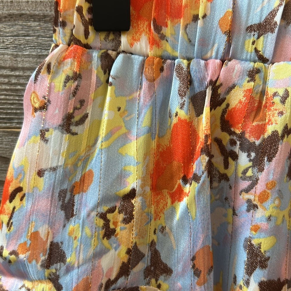 Elliatt Laquat Skirt in Multi Floral NWT Size XS - Picture 2 of 10